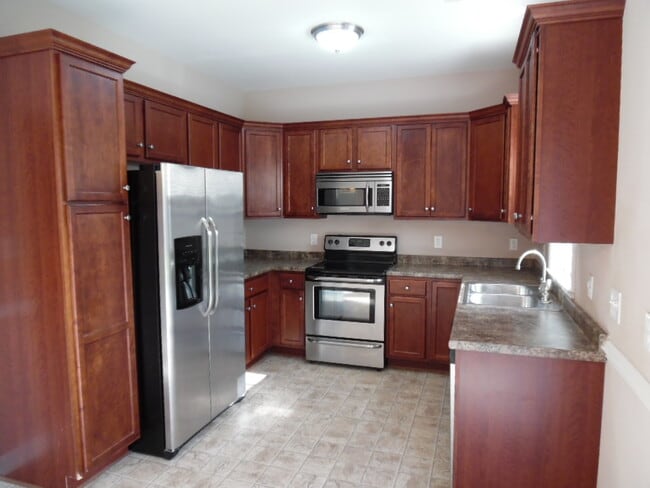 Building Photo - 3 BR 2 BA Highlands at Queen Creek home!