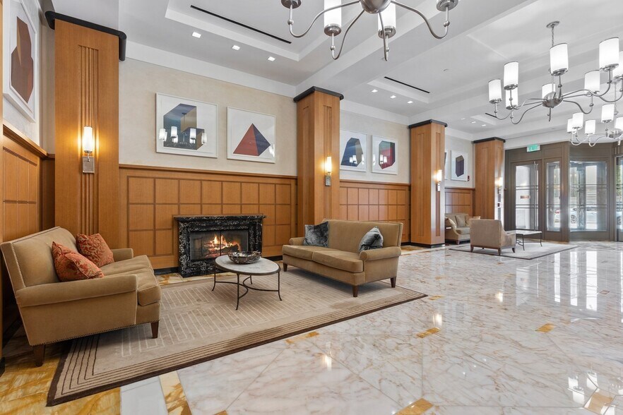 Building Photo - 400 Stuart St