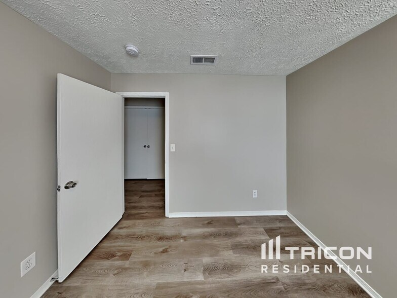 Building Photo - 1302 Kaiser Dr