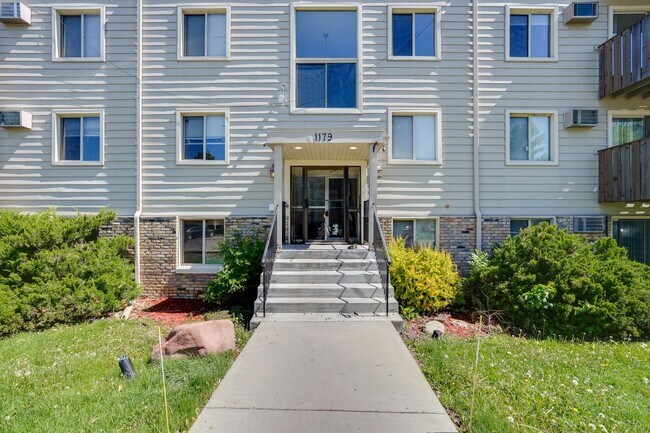 Primary Photo - Forest Lake NorthShore Apartments LLC (1167)