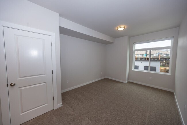 Building Photo - Brand New! - 2 Bedr in Gated Community - Free xfinity Internet