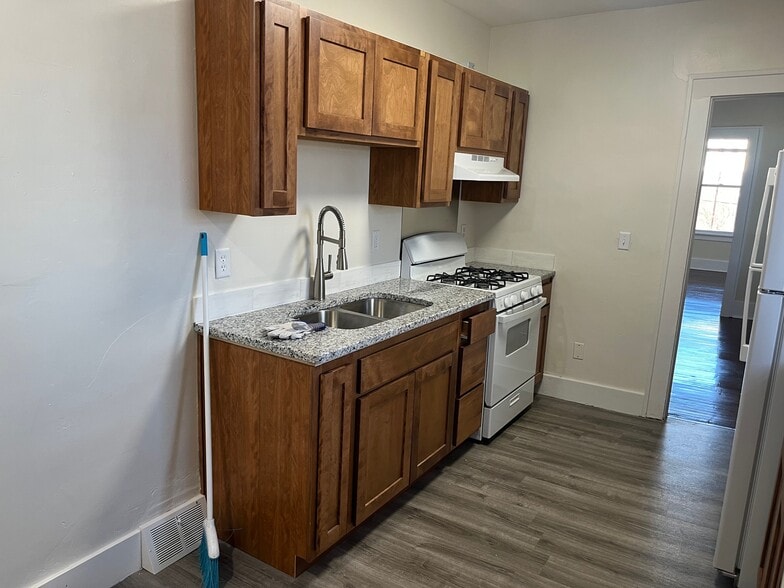 kitchen - 1959 Jones St