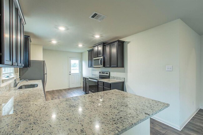 Building Photo - 136 Allington Cir