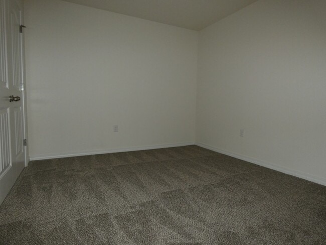 Building Photo - 5637 Peach Dr