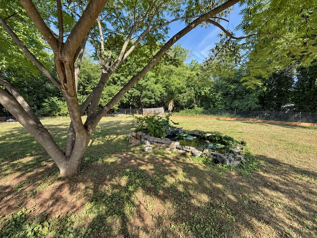 Building Photo - 118 W Dogwood Dr