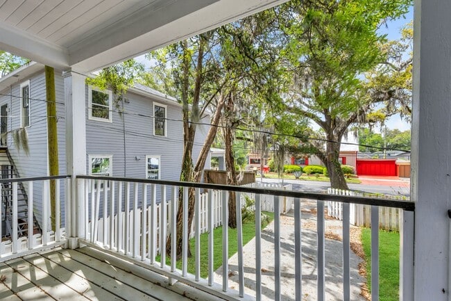 Building Photo - Charming 4BR Downtown Savannah Home with M...
