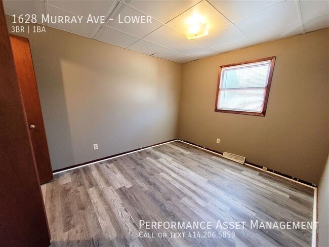 Building Photo - Spacious 3BR Lower Duplex on Murray St - A...