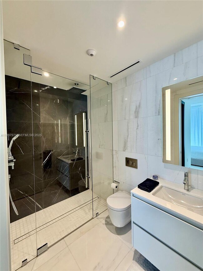 Building Photo - 300 Biscayne Blvd Way