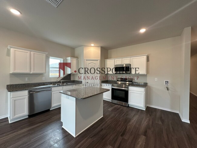 Building Photo - 4 Bedroom 2 Bath in Whitehouse ISD!