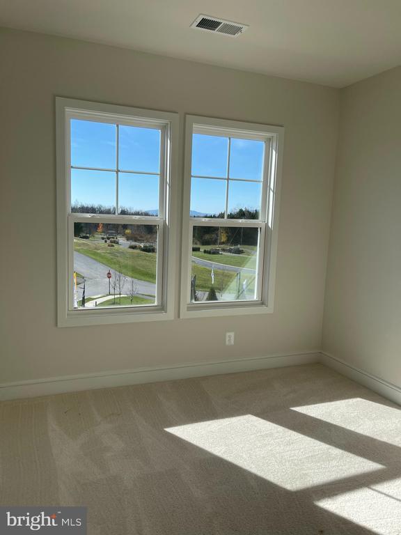 Building Photo - 127 Wake Robin Ct