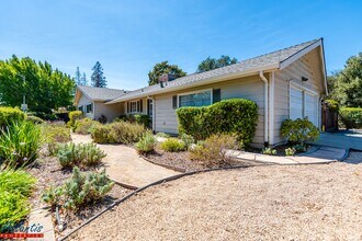 Building Photo - Gorgeous Home | Hardwood Flooring | A/C | Prime Location