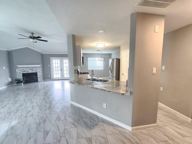 Building Photo - 6923 Creek Village Dr