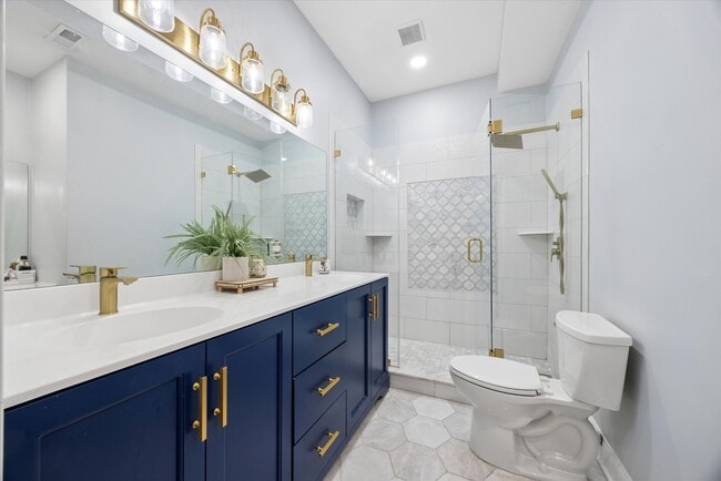 Building Photo - 323 W Schiller St