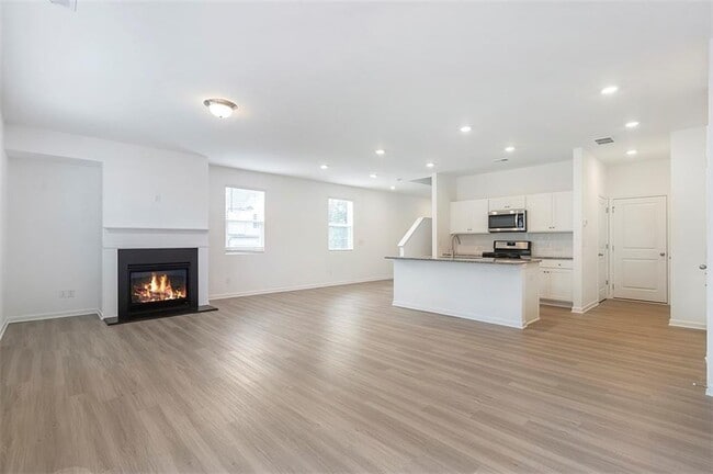 Building Photo - 5740 Thornton Dr