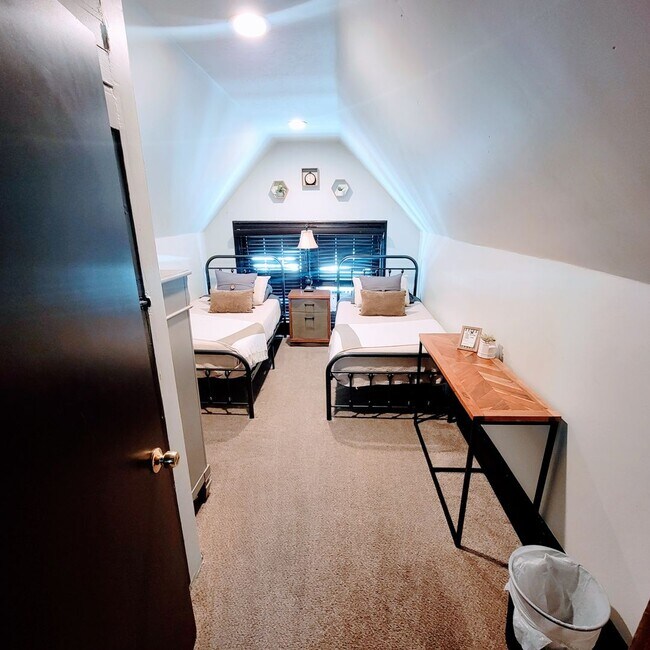 Building Photo - 623 E 100 S