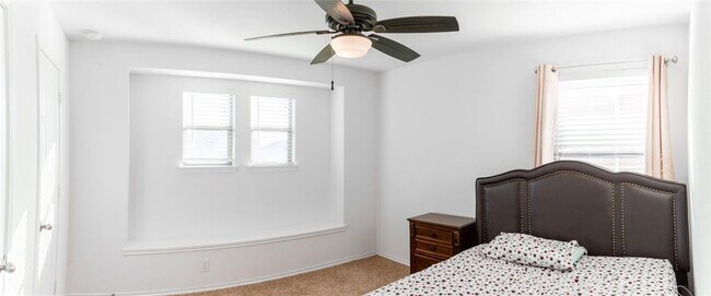 Building Photo - 606 Screech Owl Dr
