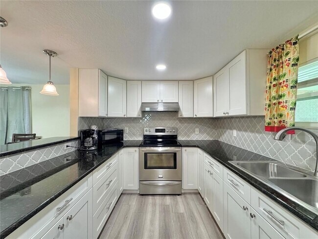 Building Photo - 126 Flamingo Dr