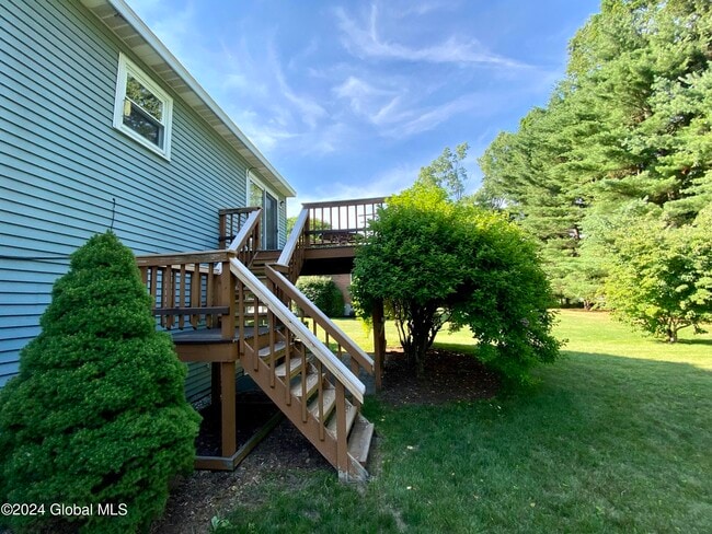 Building Photo - 12 Lakewood Dr