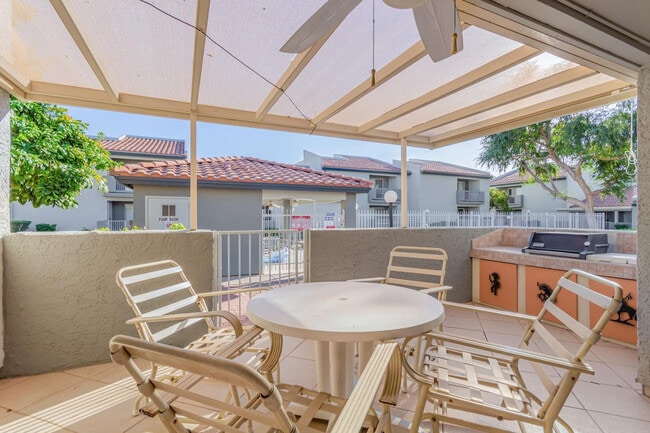 Building Photo - 220 N 22nd Pl