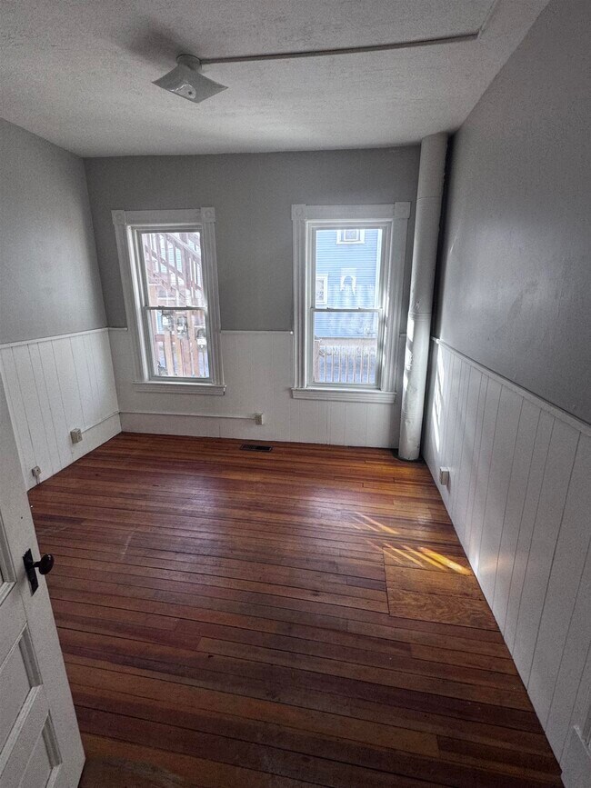 Building Photo - 220 Broad St