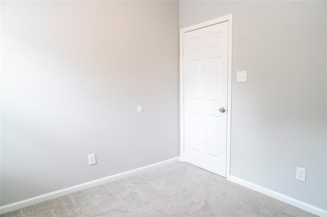 Building Photo - 3915 Brookmeade Dr