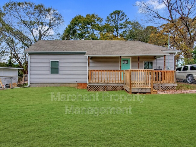 Primary Photo - 321 Oak St