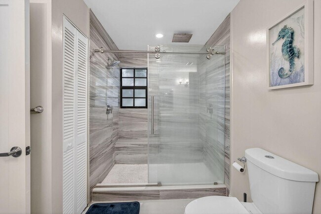 Building Photo - 2320 Treasure Isle Dr