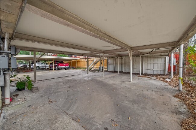 Building Photo - 2021 Southgate Blvd