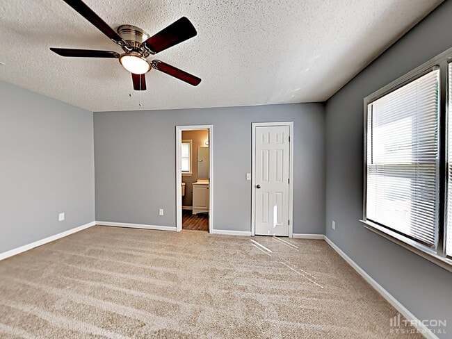 Building Photo - 133 Riverwalk Ct