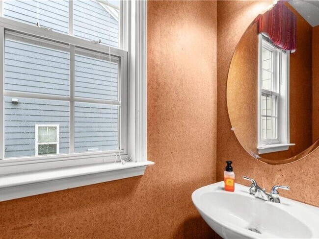 Building Photo - 2080 Vistoria Dr