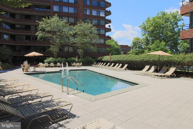 Building Photo - 2555 Pennsylvania Ave NW