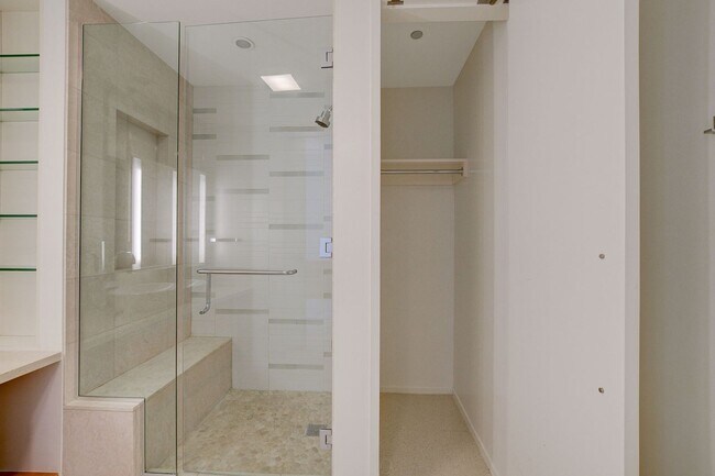 Building Photo - Stunning Strip Views from this Fully Furnished Studio Residence.