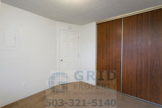 Building Photo - Two Story, Two Bedroom Apartment Available - Private Yard Space!