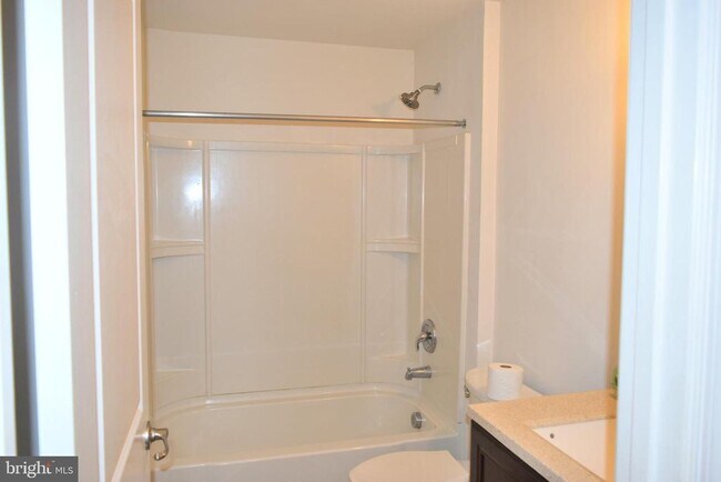 Building Photo - 8659 Rosecrans Ln