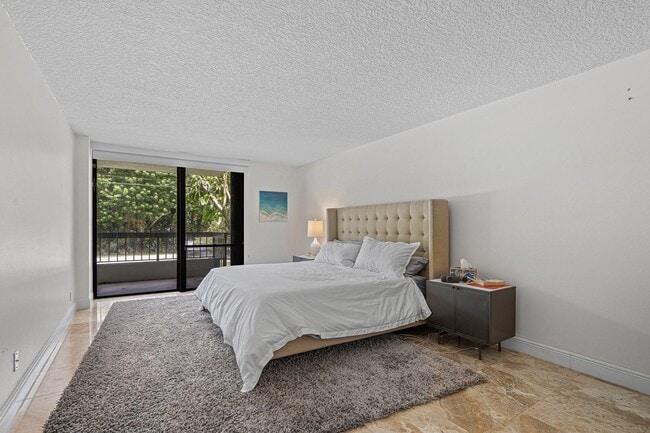 Building Photo - 277 N Ocean Blvd