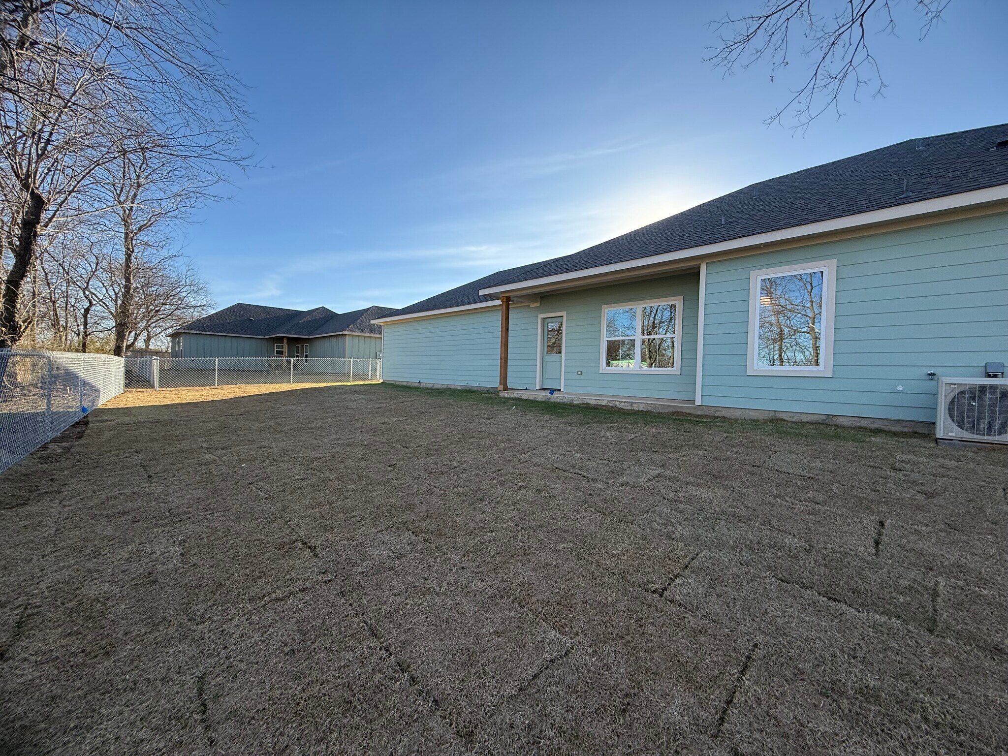 Building Photo - 207 Railroad Ave