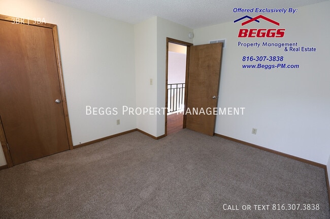 Building Photo - 321 Dains St
