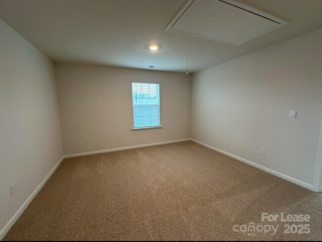 Building Photo - 118 Way Cross Ln