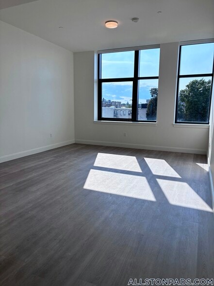 Building Photo - 1079 Commonwealth Ave