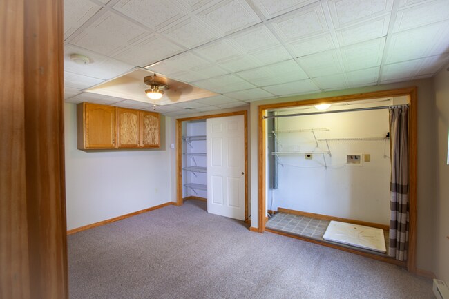 Building Photo - 201 Farview Rd