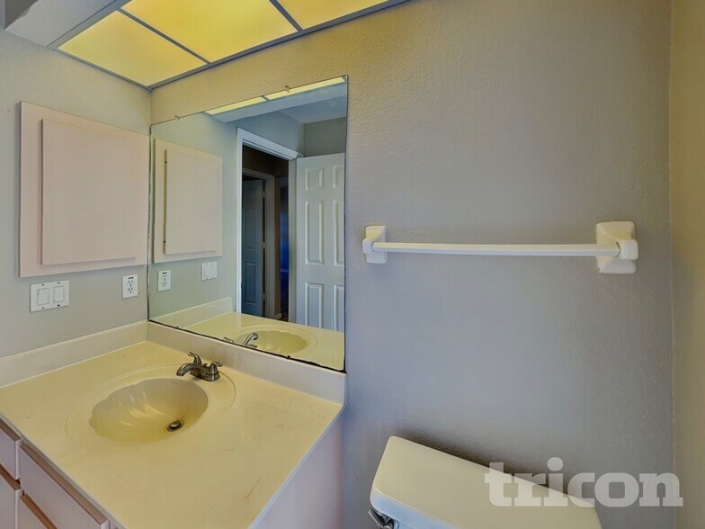 Building Photo - 26429 Asuncion Dr