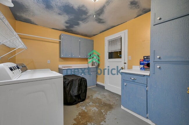 Building Photo - Prime Bellevue Home in a Highly Desirable Neighborhood