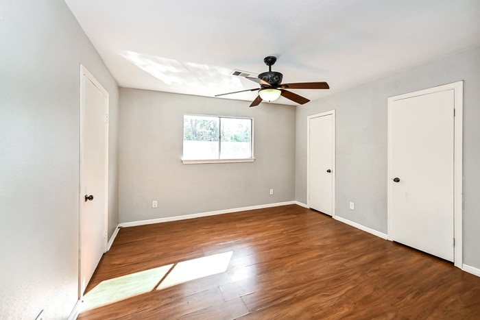 Building Photo - 10719 Idlebrook Dr
