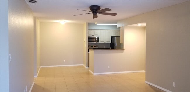 Building Photo - 2846 S University Dr