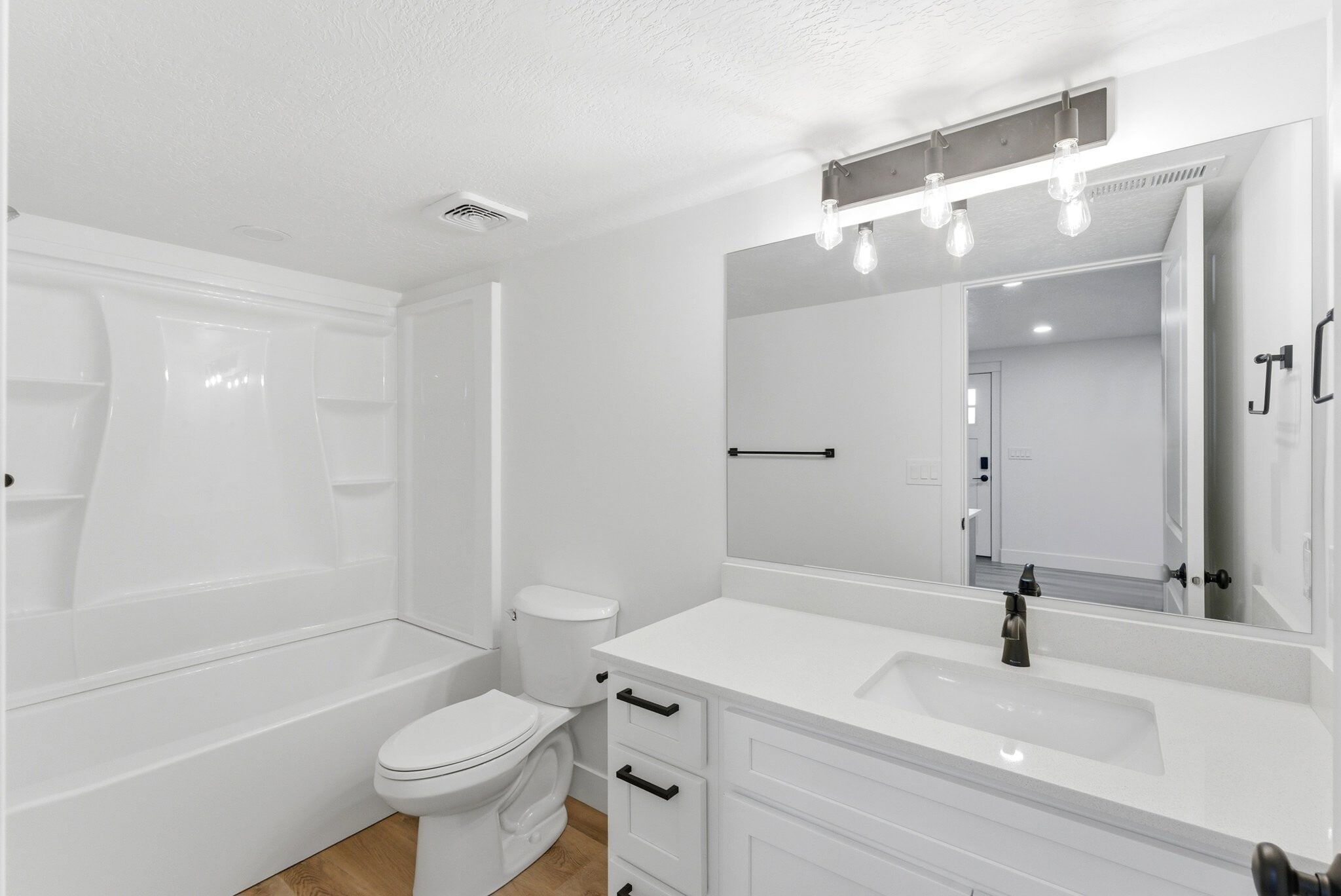 Building Photo - 2432 W Santa Fe Dr