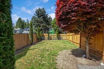 Building Photo - Welcome to this charming 2 bedroom, 2.5 bathroom townhouse in Bothell.