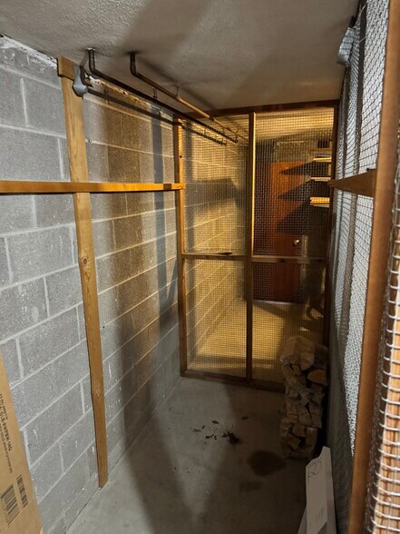 Building Photo - 2054 S Milwaukee St