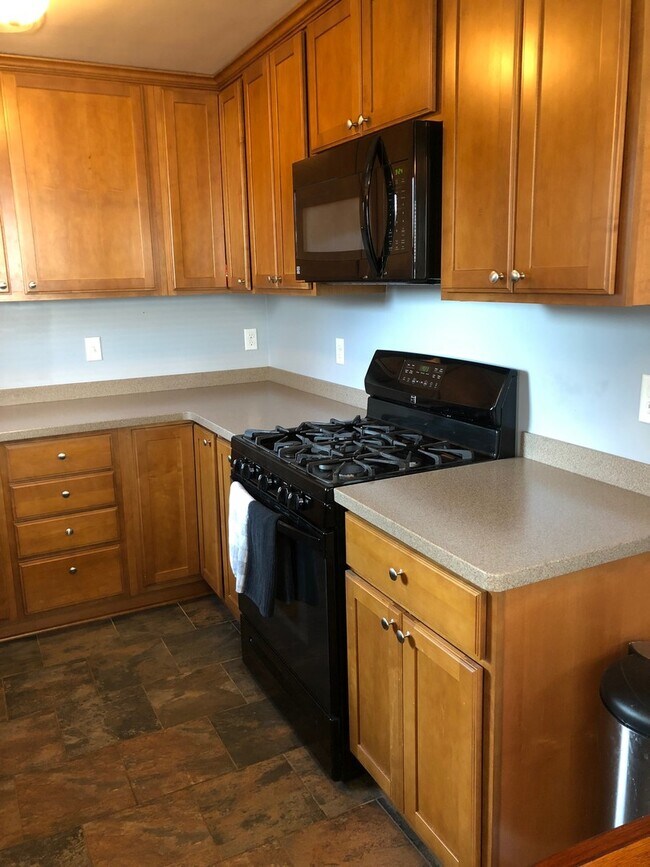 Building Photo - Beautiful 3 Bedroom Home For Rent in Millcreek!