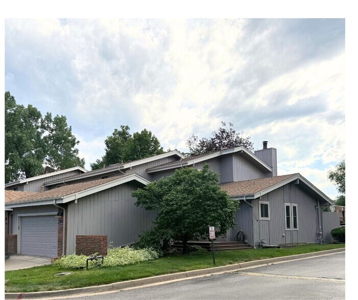 3119 Westwood Court is an end unit - 3119 Westwood Ct