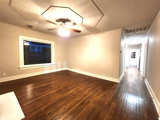 Building Photo - 2114 N Elm St